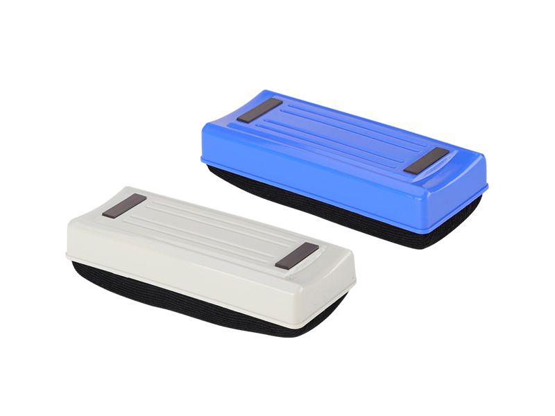 BRISAČ ZA BELU TABLU - MAGNETNI